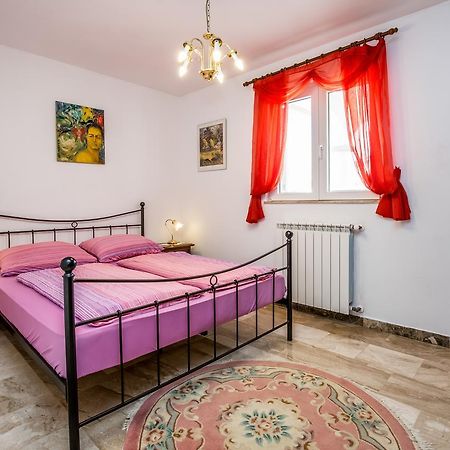 Apartment Carolina Ližnjan Екстериор снимка