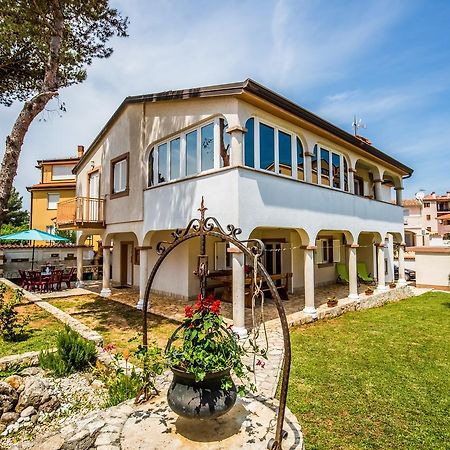Apartment Carolina Ližnjan Екстериор снимка