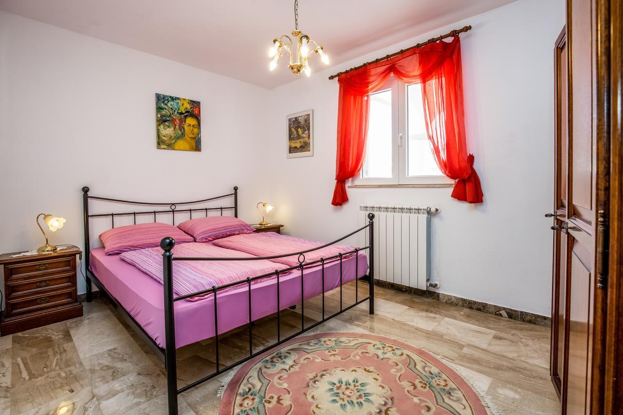 Apartment Carolina Ližnjan Екстериор снимка