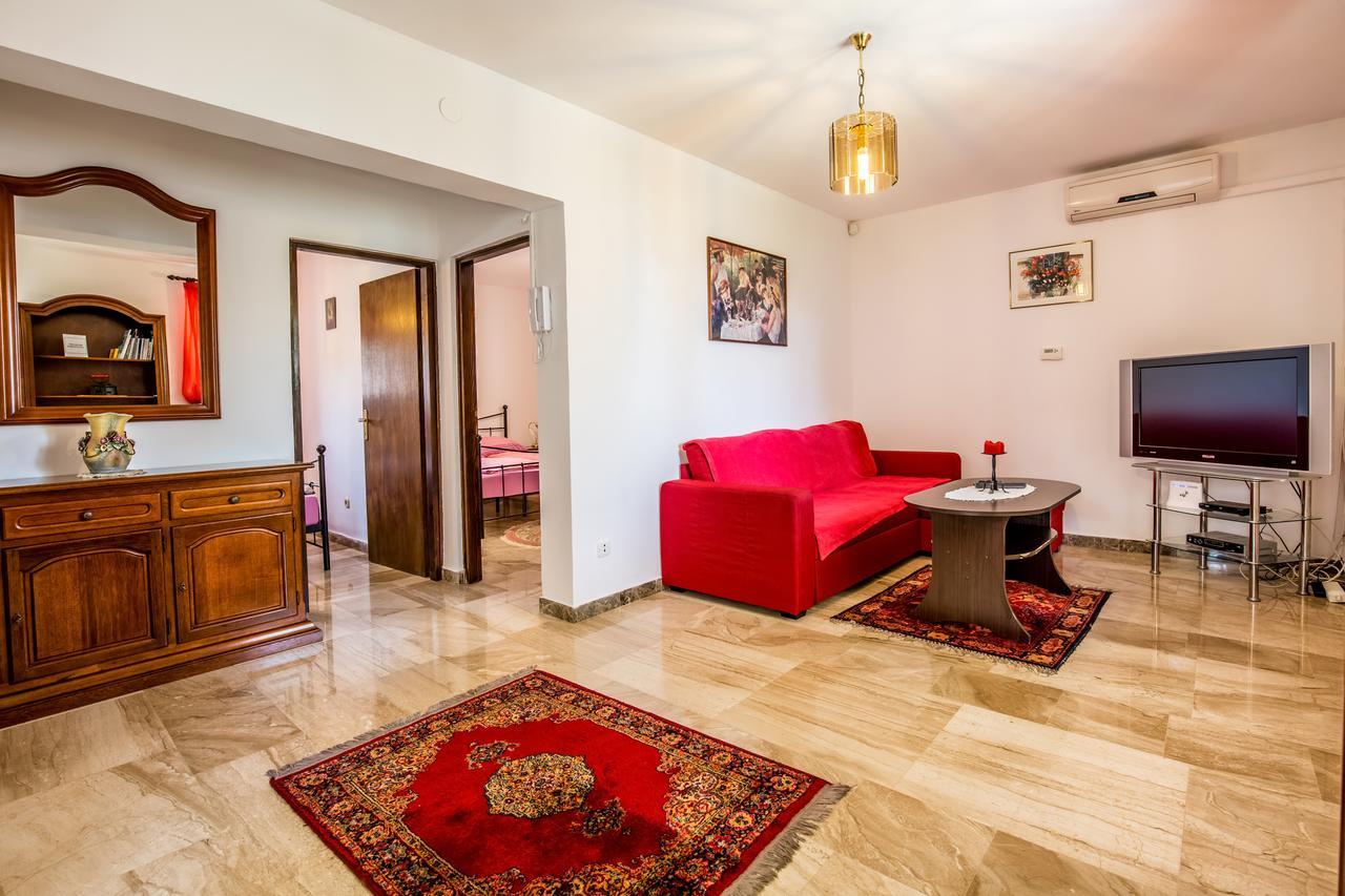Apartment Carolina Ližnjan Екстериор снимка