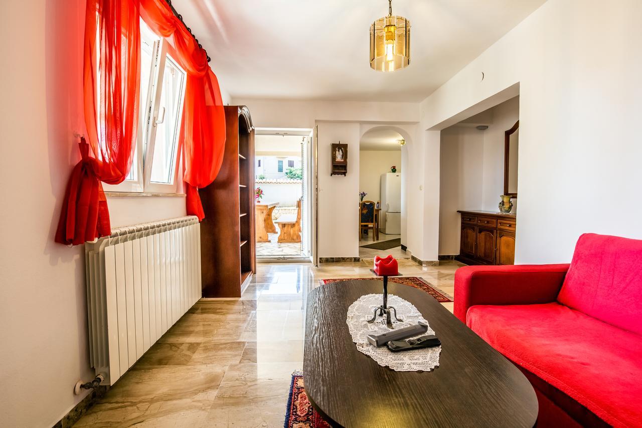 Apartment Carolina Ližnjan Екстериор снимка