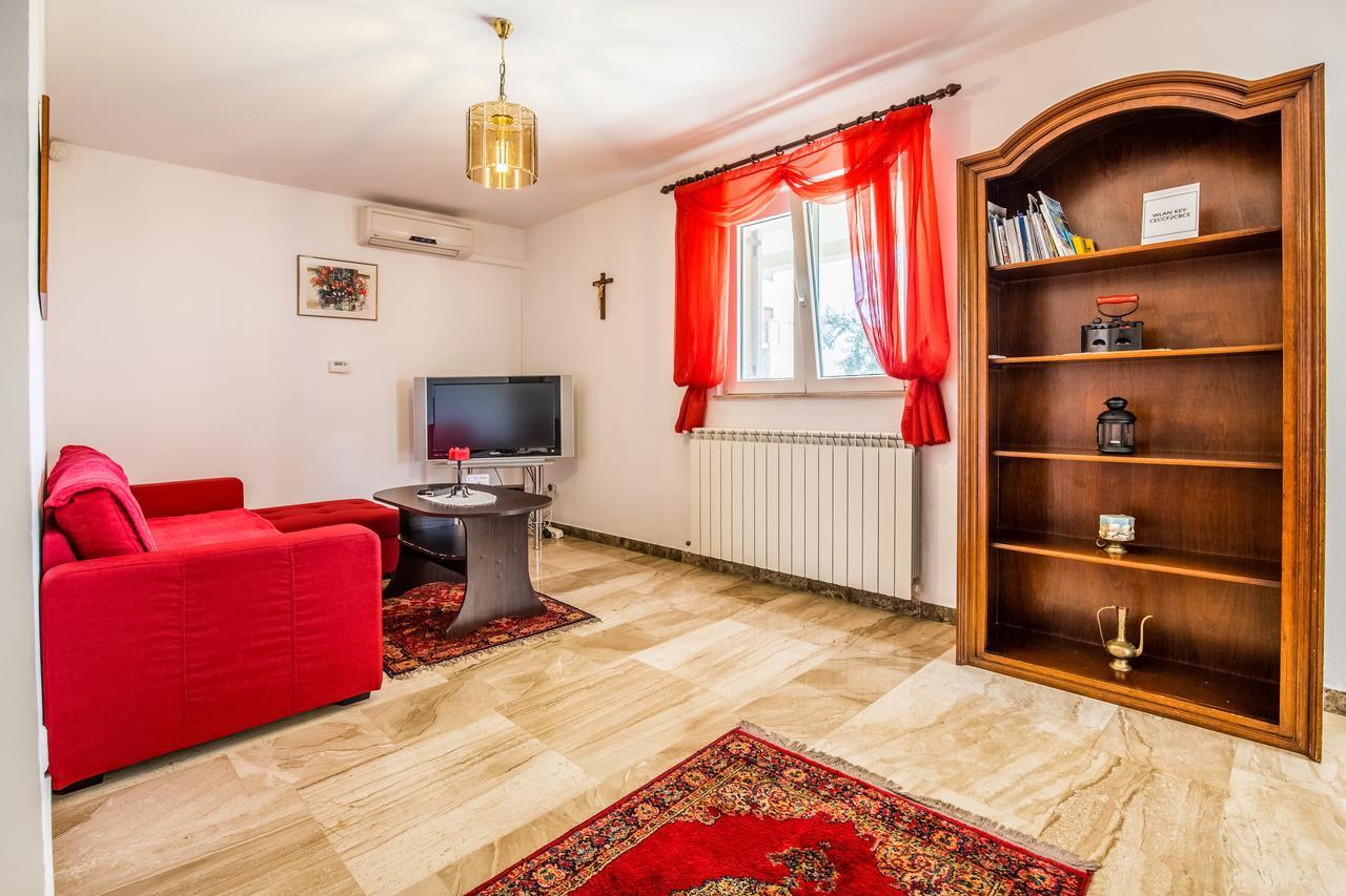 Apartment Carolina Ližnjan Екстериор снимка