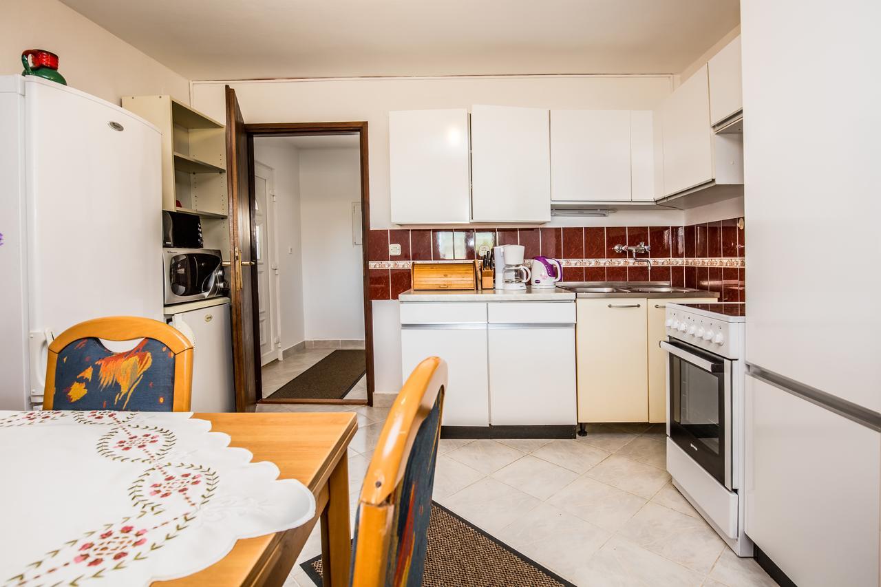 Apartment Carolina Ližnjan Екстериор снимка