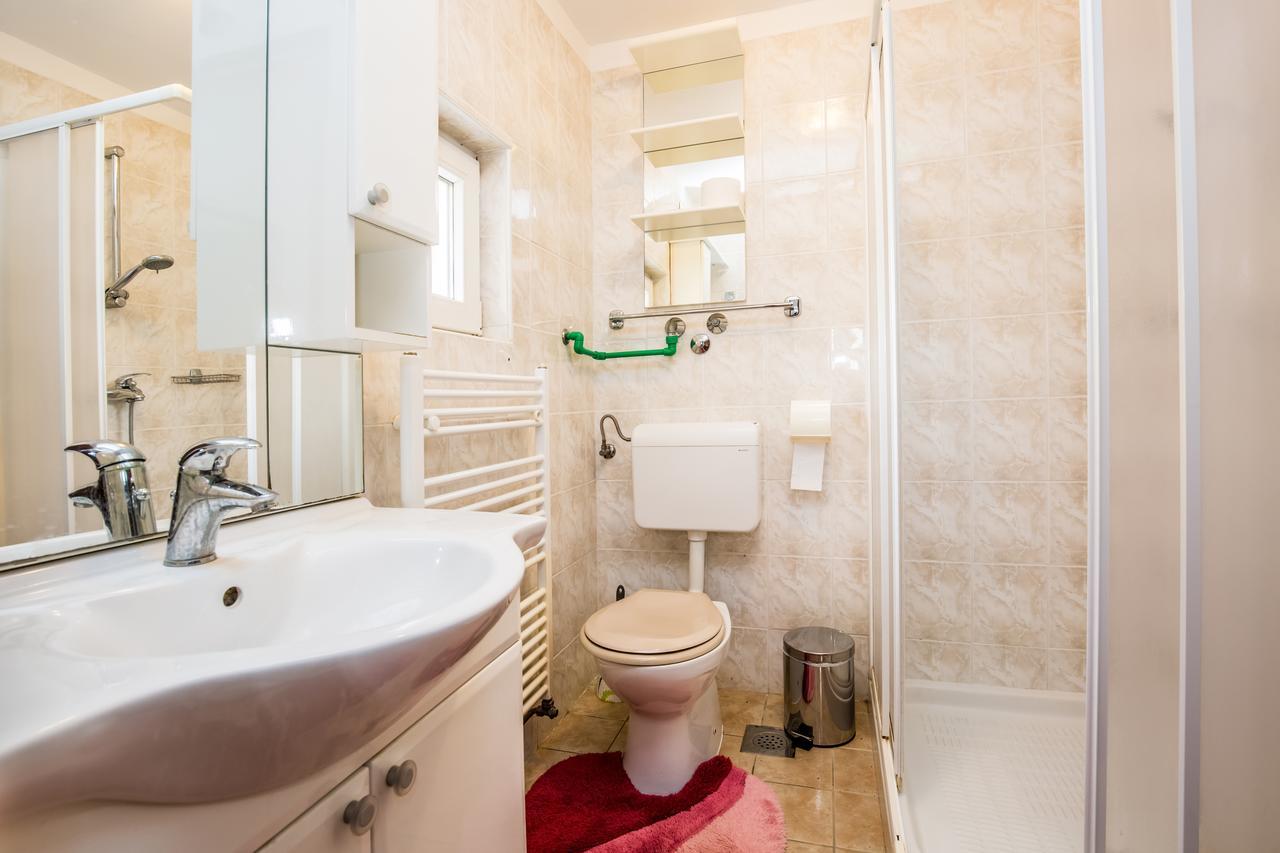 Apartment Carolina Ližnjan Екстериор снимка
