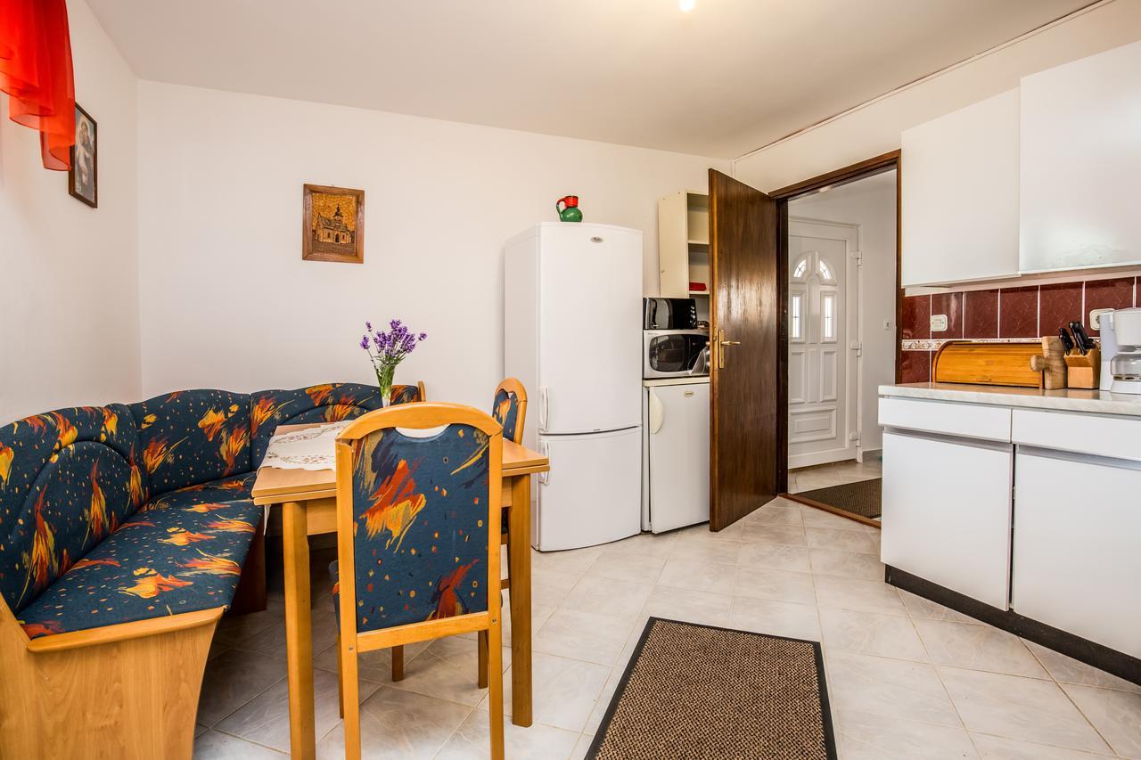 Apartment Carolina Ližnjan Екстериор снимка