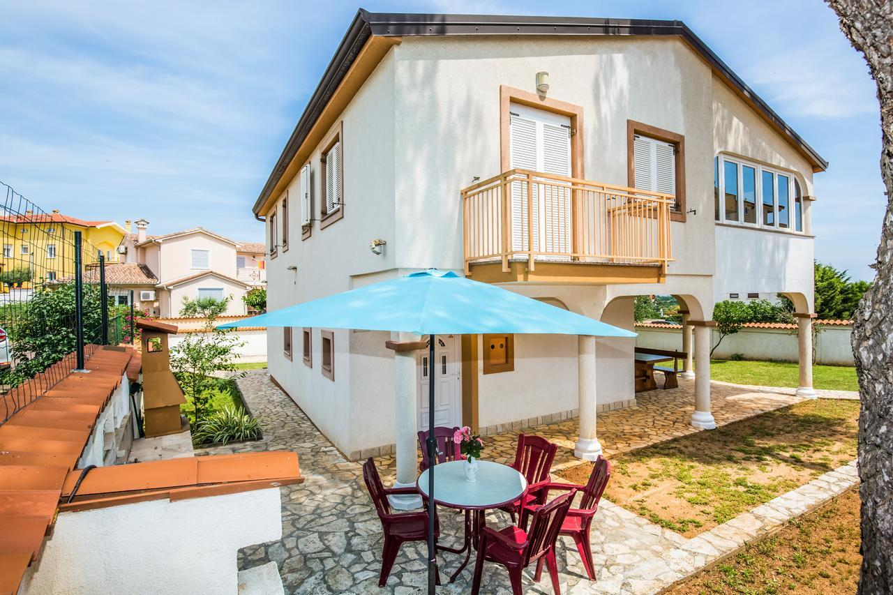 Apartment Carolina Ližnjan Екстериор снимка