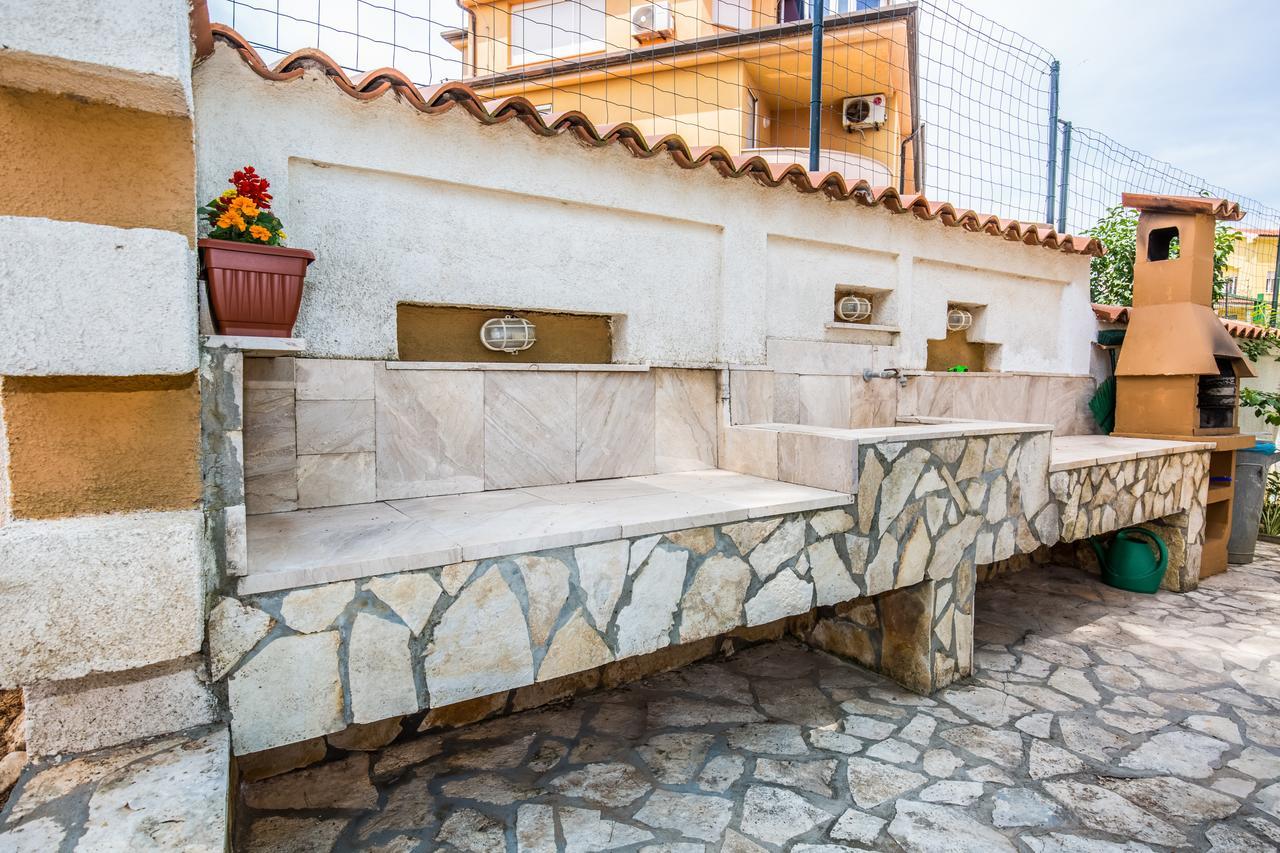 Apartment Carolina Ližnjan Екстериор снимка