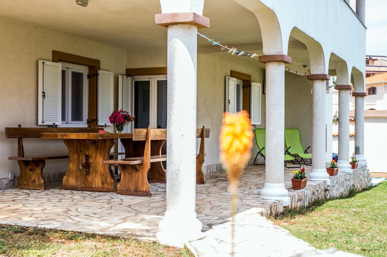 Apartment Carolina Ližnjan Екстериор снимка